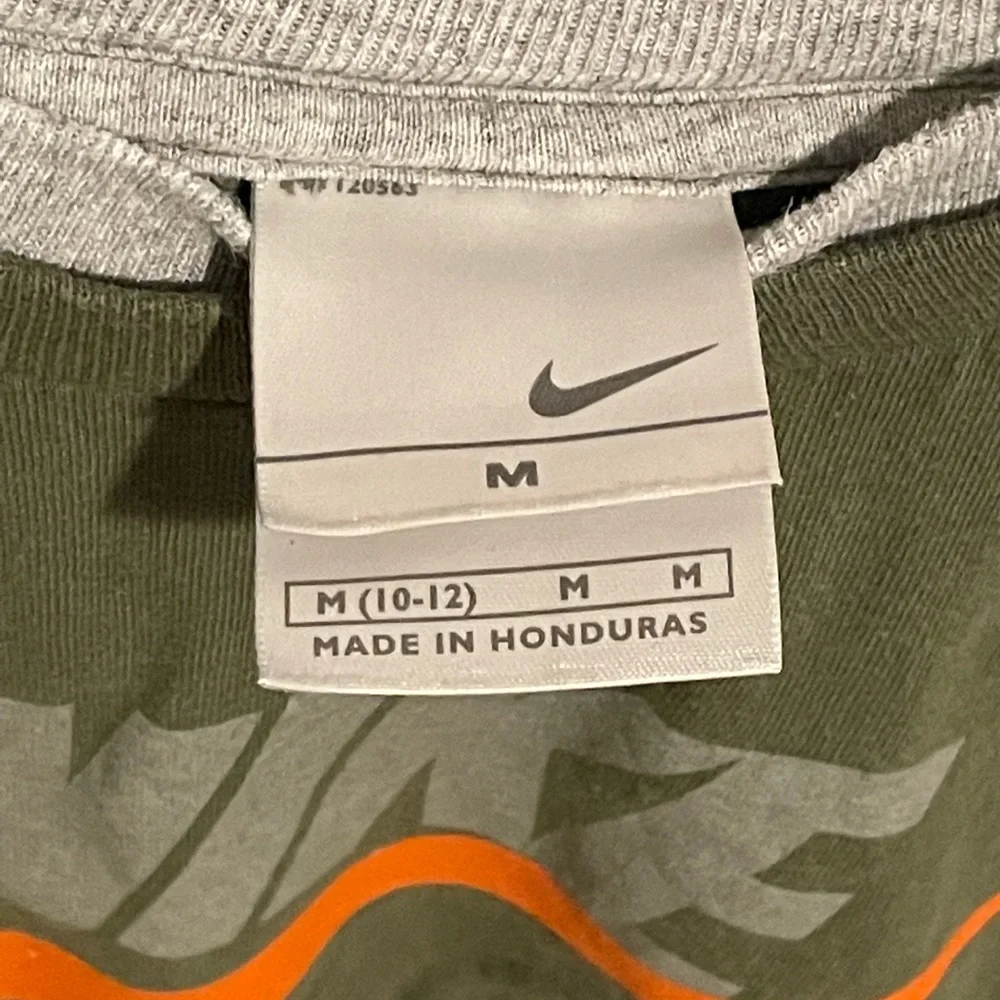 Boys double layer Nike shirt - Picture 2 of 2